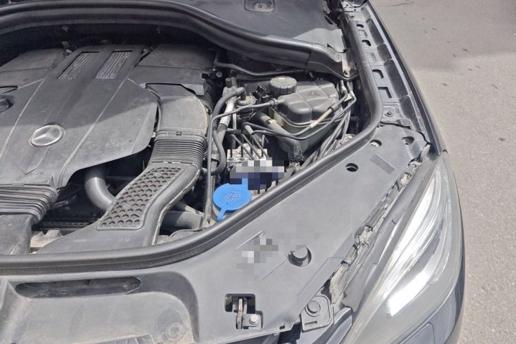 Used Mercedes-Benz M-Class 2014 ML 320 4MATIC Engine Bay Left