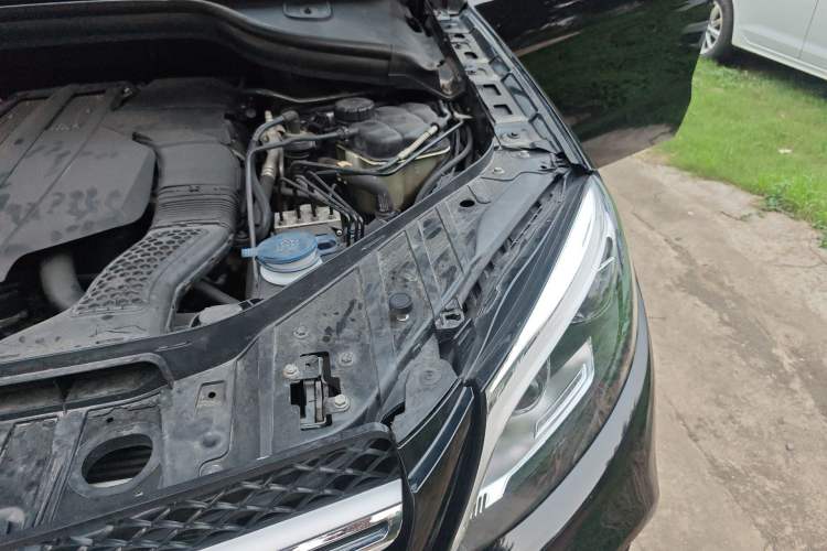 Used Mercedes-Benz M-Class 2014 ML 400 4MATIC Dynamic Model Engine Bay Left