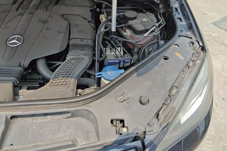 Used Mercedes-Benz M-Class 2014 ML 320 4MATIC Engine Bay Left