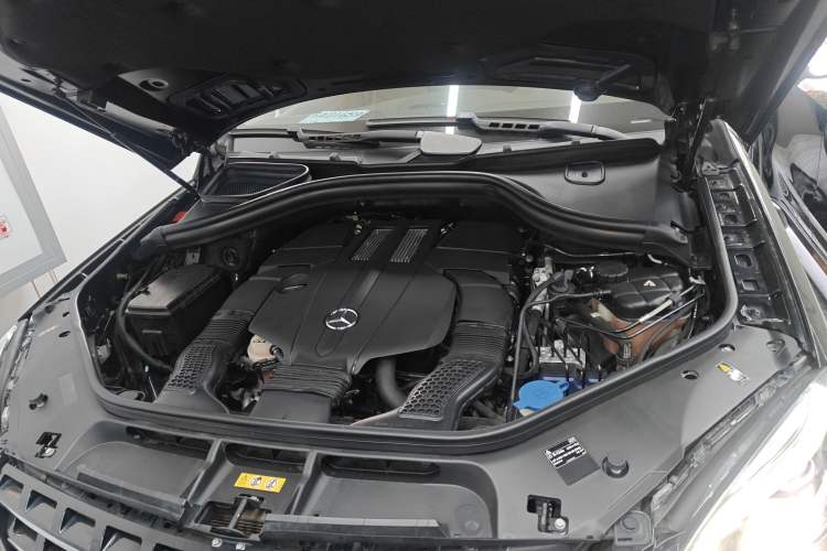Used Mercedes-Benz M-Class 2014 ML 320 4MATIC Engine Bay