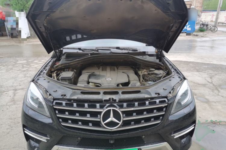 Used Mercedes-Benz M-Class 2014 ML 400 4MATIC Luxury Model Engine Bay