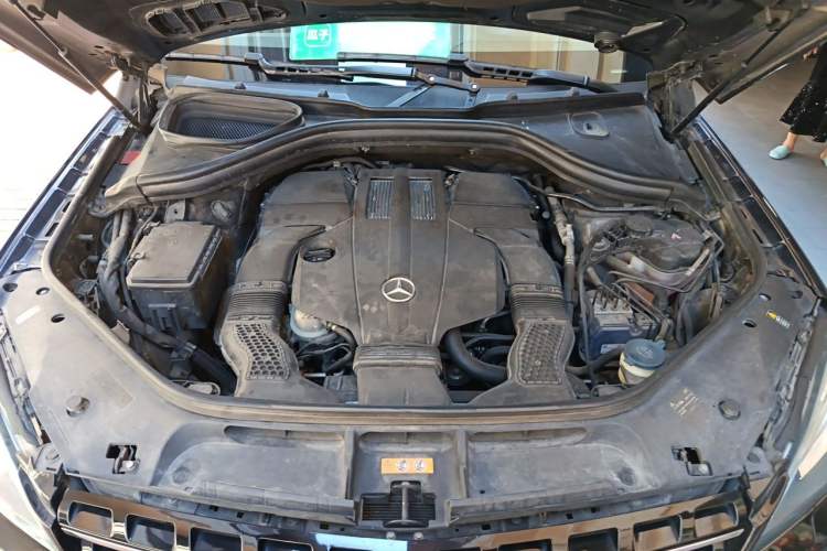 Used Mercedes-Benz M-Class 2014 ML 320 4MATIC Engine Bay