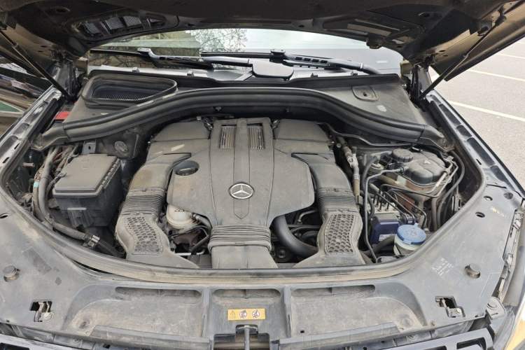 Used Mercedes-Benz M-Class 2014 ML 320 4MATIC Engine Bay
