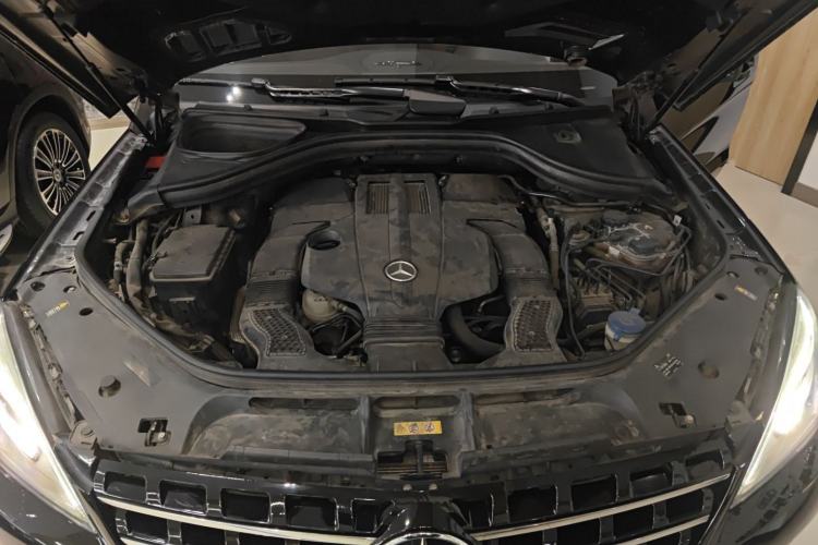 Used Mercedes-Benz M-Class 2014 ML 400 4MATIC Luxury Model Engine Bay