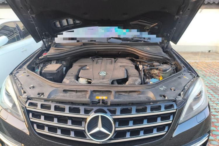 Used Mercedes-Benz M-Class 2014 ML 400 4MATIC Luxury Model Engine Bay