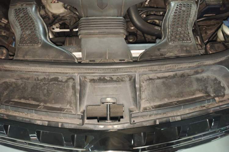 Used Mercedes-Benz M-Class 2014 ML 400 4MATIC Dynamic Model Engine Bay