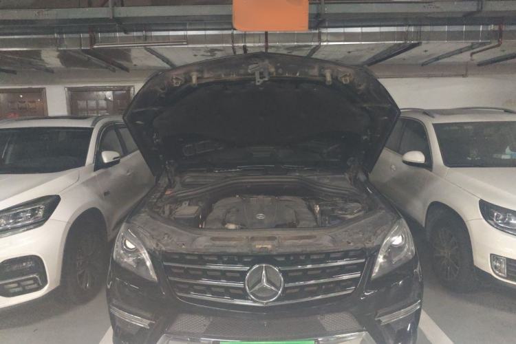 Used Mercedes-Benz M-Class 2014 ML 400 4MATIC Dynamic Model Engine Bay