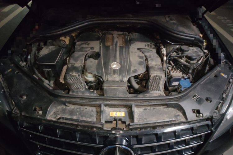 Used Mercedes-Benz M-Class 2014 ML 320 4MATIC Engine Bay