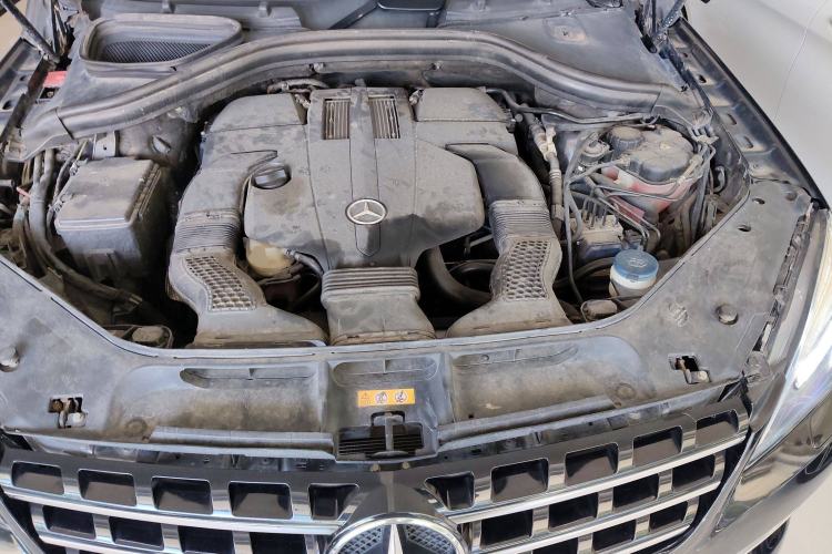 Used Mercedes-Benz M-Class 2014 ML 400 4MATIC Dynamic Model Engine Bay