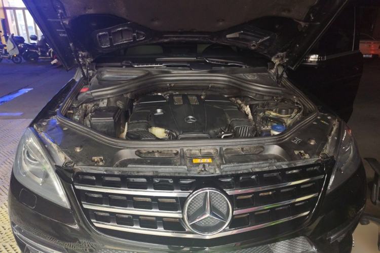 Used Mercedes-Benz M-Class 2014 ML 320 4MATIC Engine Bay