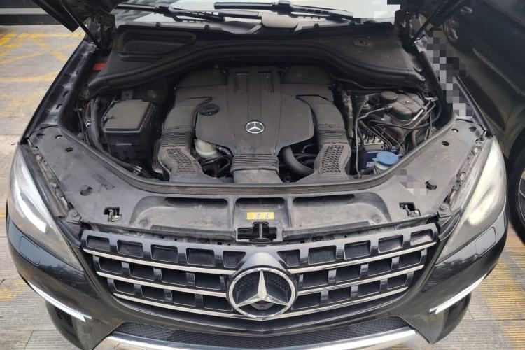 Used Mercedes-Benz M-Class 2014 ML 400 4MATIC Luxury Model Engine Bay