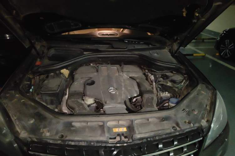 Used Mercedes-Benz M-Class 2014 ML 400 4MATIC Dynamic Model Engine Bay