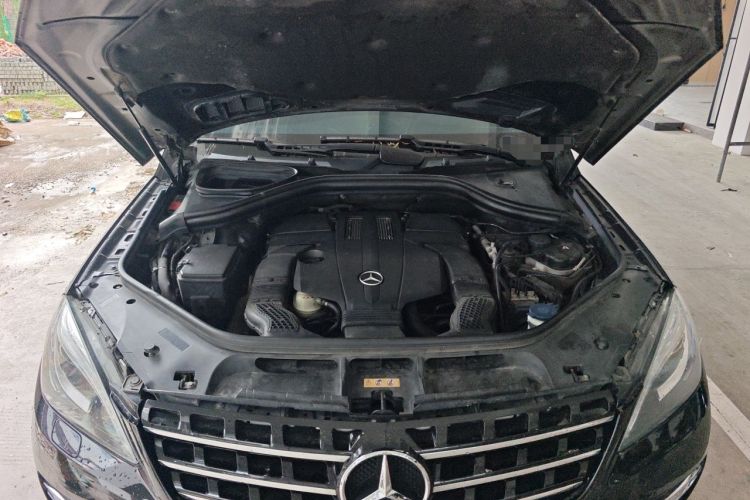 Used Mercedes-Benz M-Class 2014 ML 320 4MATIC Engine Bay