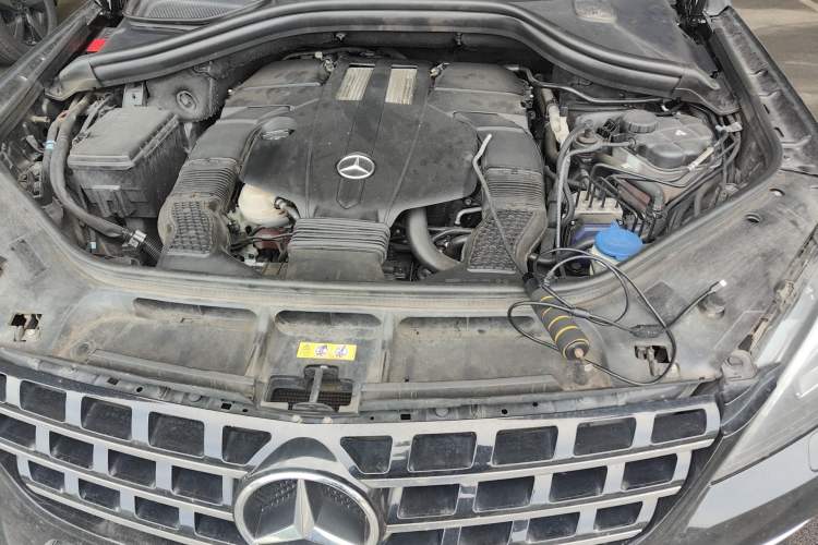 Used Mercedes-Benz M-Class 2014 ML 320 4MATIC Engine Bay
