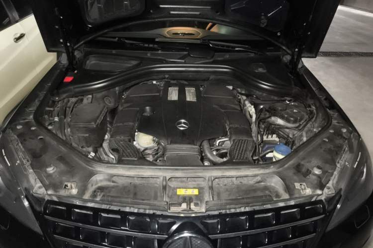 Used Mercedes-Benz M-Class 2014 ML 320 4MATIC Engine Bay