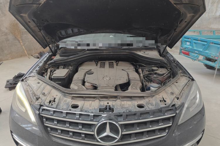 Used Mercedes-Benz M-Class 2014 ML 320 4MATIC Engine Bay