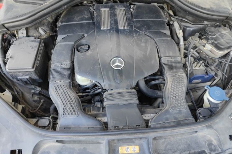 Used Mercedes-Benz M-Class 2014 ML 400 4MATIC Dynamic Model Engine Bay