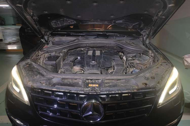 Used Mercedes-Benz M-Class 2014 ML 320 4MATIC Engine Bay