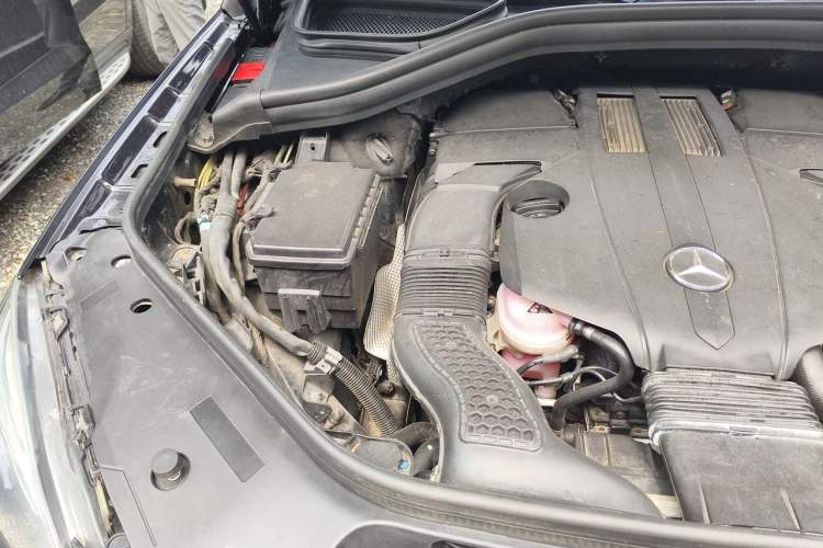 Used Mercedes-Benz M-Class 2014 ML 400 4MATIC Dynamic Model Engine Bay Right