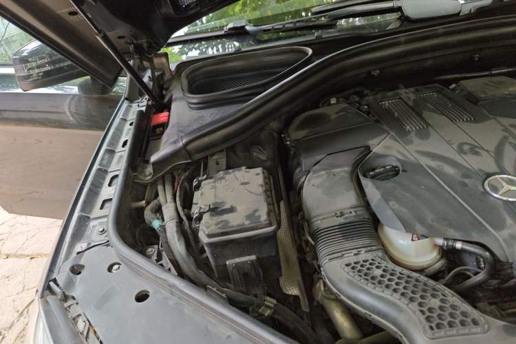 Used Mercedes-Benz M-Class 2014 ML 400 4MATIC Luxury Model Engine Bay Right