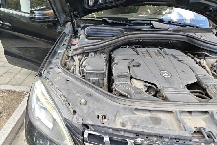 Used Mercedes-Benz M-Class 2014 ML 400 4MATIC Luxury Model Engine Bay Right