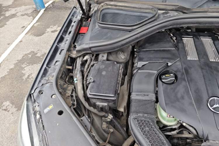 Used Mercedes-Benz M-Class 2014 ML 320 4MATIC Engine Bay Right