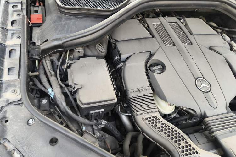 Used Mercedes-Benz M-Class 2014 ML 400 4MATIC Dynamic Model Engine Bay Right