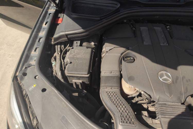 Used Mercedes-Benz M-Class 2014 ML 400 4MATIC Luxury Model Engine Bay Right