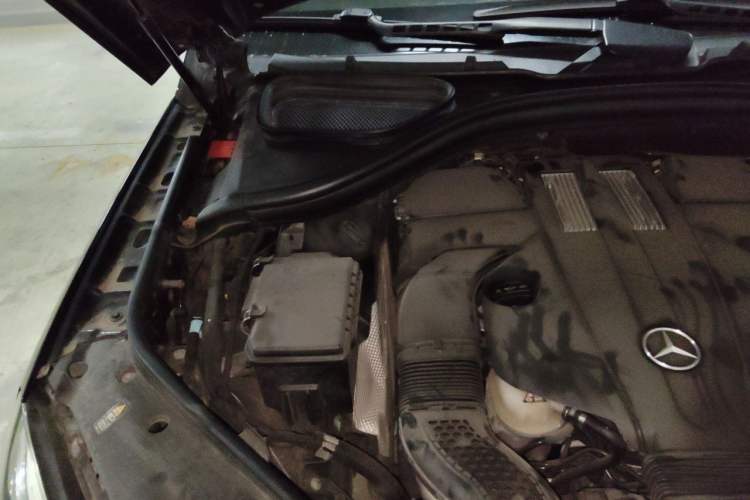 Used Mercedes-Benz M-Class 2014 ML 320 4MATIC Engine Bay Right