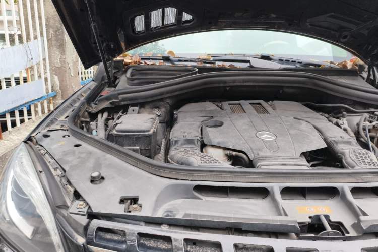 Used Mercedes-Benz M-Class 2014 ML 320 4MATIC Engine Bay Right
