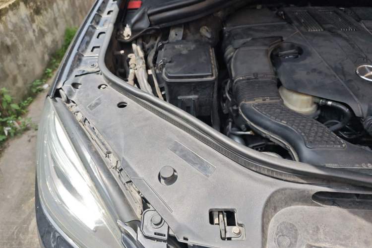 Used Mercedes-Benz M-Class 2014 ML 320 4MATIC Engine Bay Right