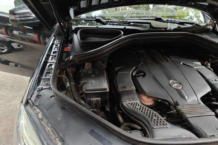 Used Mercedes-Benz M-Class 2014 ML 400 4MATIC Luxury Model Engine Bay Right