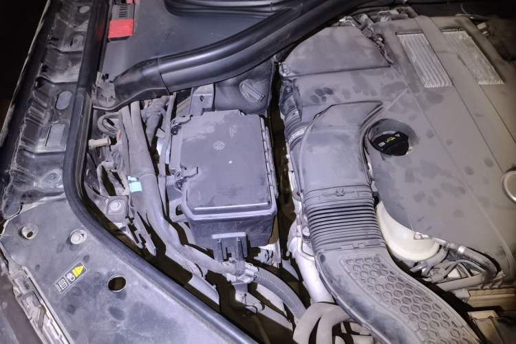 Used Mercedes-Benz M-Class 2014 ML 320 4MATIC Engine Bay Right
