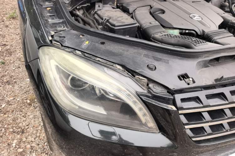 Used Mercedes-Benz M-Class 2014 ML 400 4MATIC Dynamic Model Engine Bay Right