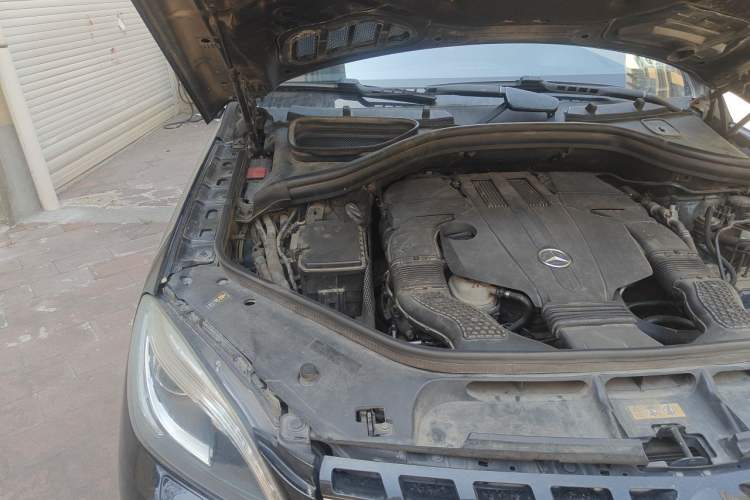 Used Mercedes-Benz M-Class 2014 ML 400 4MATIC Luxury Model Engine Bay Right