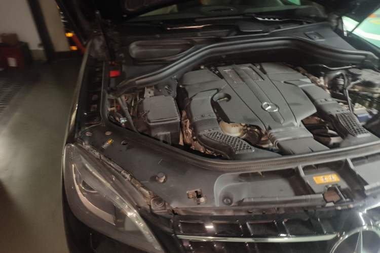 Used Mercedes-Benz M-Class 2014 ML 400 4MATIC Dynamic Model Engine Bay Right