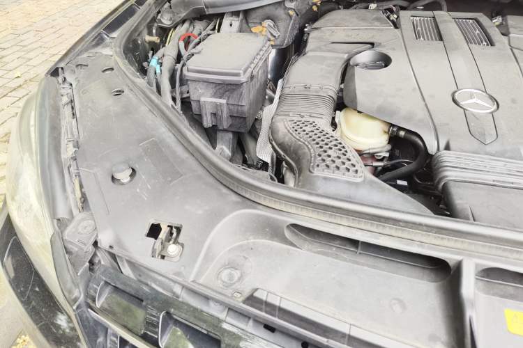 Used Mercedes-Benz M-Class 2014 ML 400 4MATIC Dynamic Model Engine Bay Right