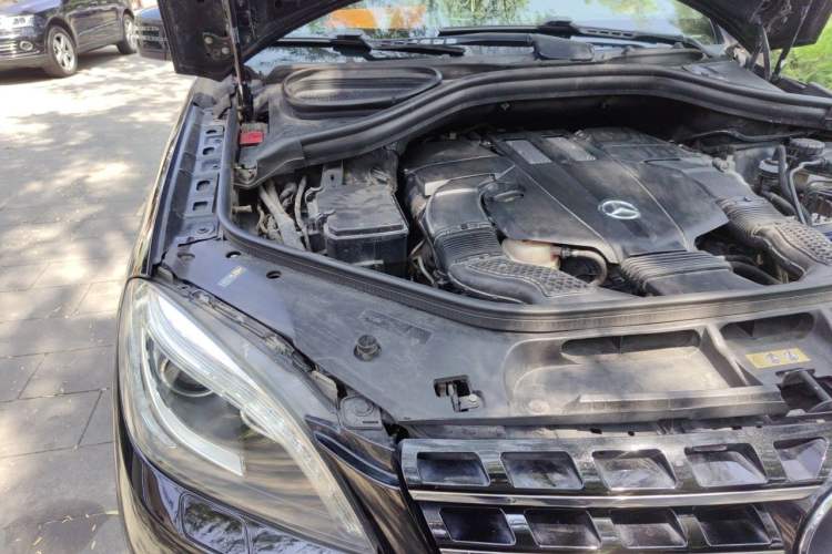 Used Mercedes-Benz M-Class 2014 ML 320 4MATIC Engine Bay Right