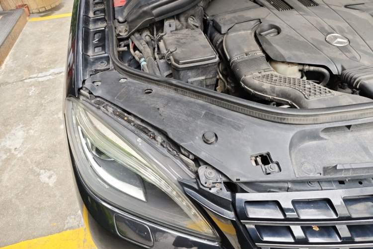 Used Mercedes-Benz M-Class 2014 ML 320 4MATIC Engine Bay Right
