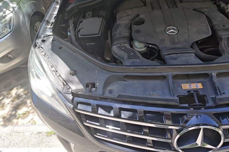 Used Mercedes-Benz M-Class 2014 ML 320 4MATIC Engine Bay Right