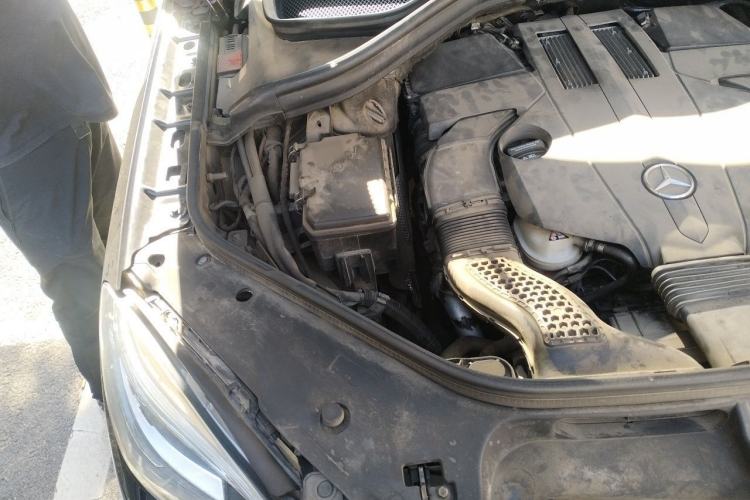 Used Mercedes-Benz M-Class 2014 ML 320 4MATIC Engine Bay Right