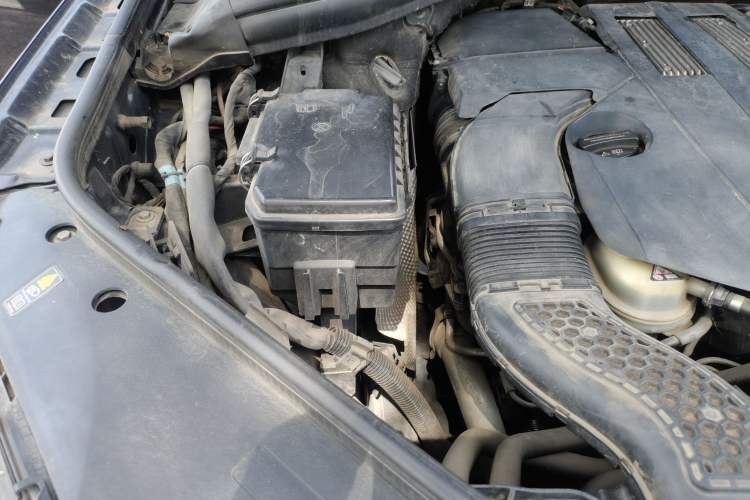 Used Mercedes-Benz M-Class 2014 ML 320 4MATIC Engine Bay Right