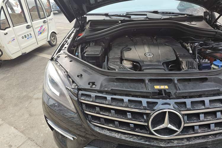 Used Mercedes-Benz M-Class 2014 ML 400 4MATIC Dynamic Model Engine Bay Right