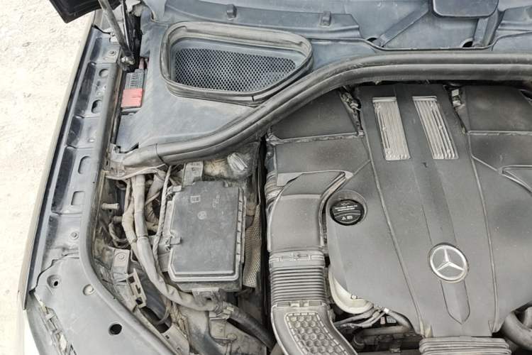 Used Mercedes-Benz M-Class 2014 ML 320 4MATIC Engine Bay Right