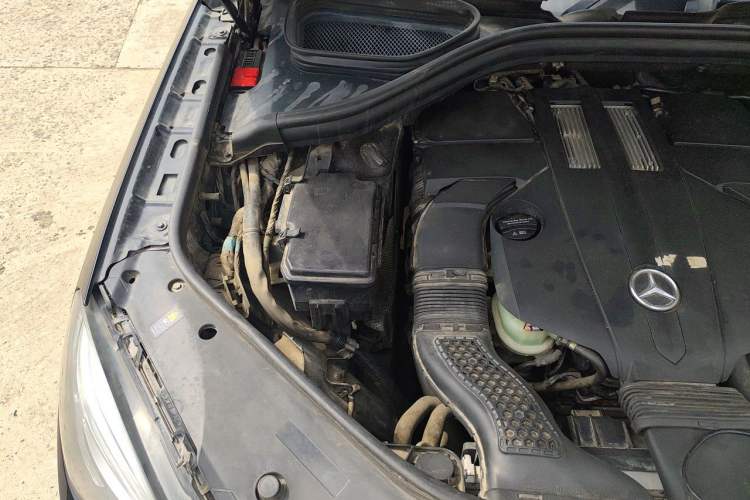 Used Mercedes-Benz M-Class 2014 ML 320 4MATIC Engine Bay Right