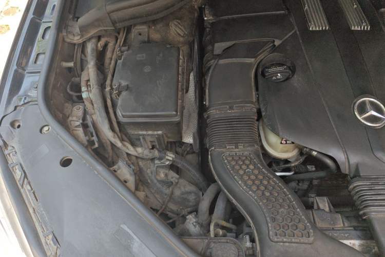 Used Mercedes-Benz M-Class 2014 ML 400 4MATIC Luxury Model Engine Bay Right