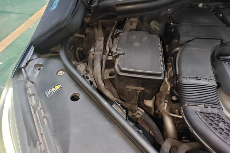 Used Mercedes-Benz M-Class 2014 ML 320 4MATIC Engine Bay Right