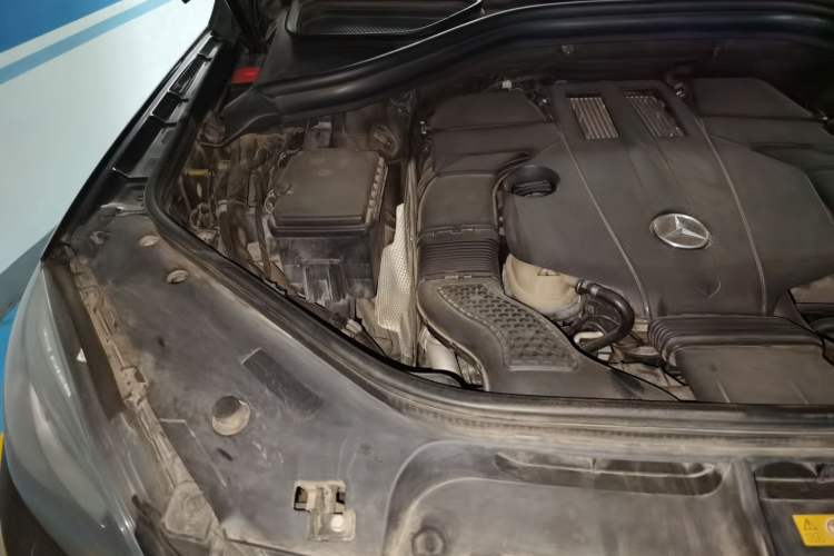 Used Mercedes-Benz M-Class 2014 ML 320 4MATIC Engine Bay Right