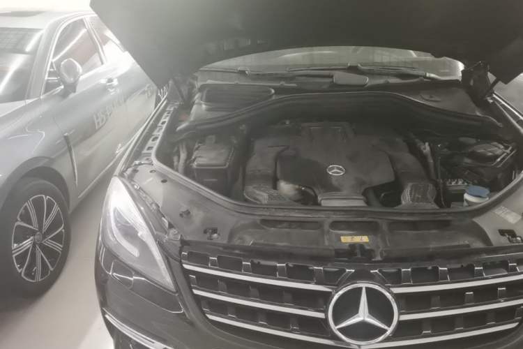Used Mercedes-Benz M-Class 2014 ML 320 4MATIC Engine Bay Right