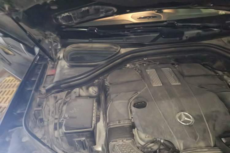 Used Mercedes-Benz M-Class 2014 ML 320 4MATIC Engine Bay Right